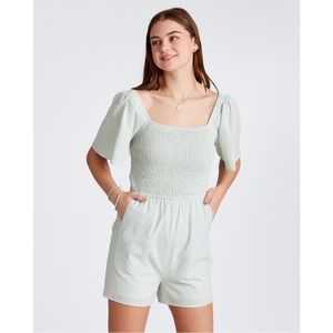 Cap Sleeve Seersucker Printed Romper in Green Size M
